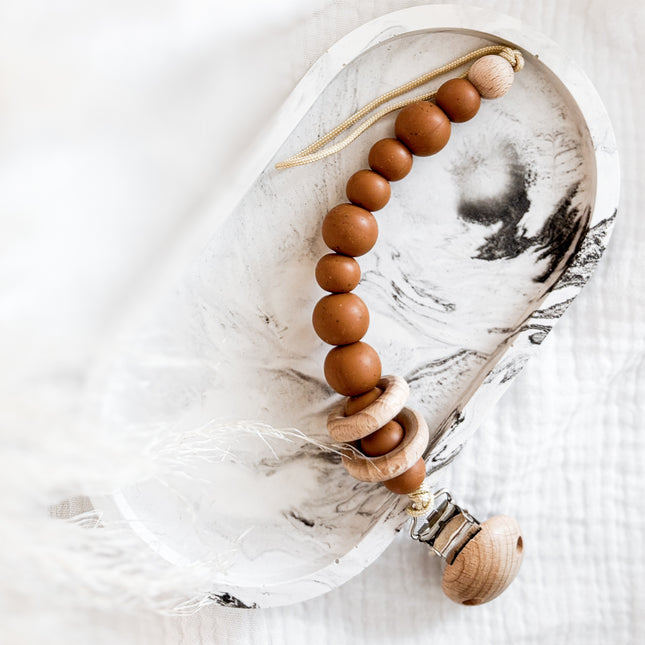 Schnullerkette Cognac